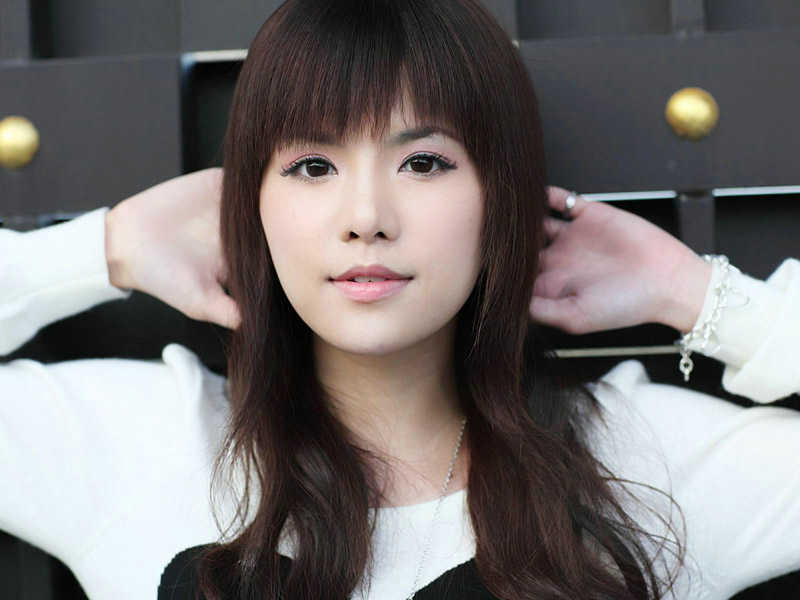 Mobile phone bank into the popularization stage